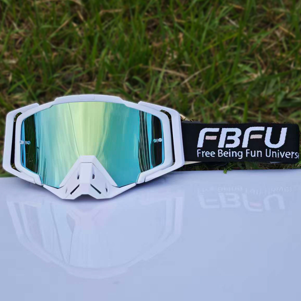 Lunettes dorées à monture blanche