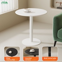 Table d'extérieur carrée Wayon en métal noir avec base croisée à quatre pieds pour jardin, patio, café et restaurant