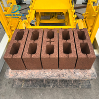Machine de fabrication de blocs creux et pleins QT4-15 de 8 et 6 pouces avec contrôle PLC au Haïti