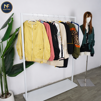 Jaket Wanita Bekas Kondisi Hampir Baru Berbagai Model Paket Campuran Bersih Ukuran Bebas Pakaian Bekas Guangdong