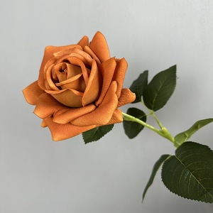 Rosas Artificiales de Látex de Alta Calidad al Por Mayor, con Hojas Verdes, para Decoración de Bodas, Fiestas y Hogar - Product Image 5