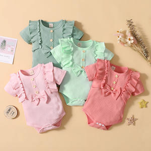 Vente en gros – Nouveaux Combinaisons d'été mignonnes à rayures unies et manches courtes en dentelle pour bébés filles - Product Image 6