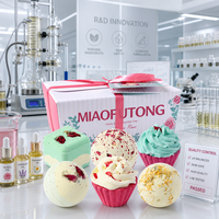 OEM ODM Kustom Buatan Tangan Organik Fizzy Spa Bubble Vegan Relaksasi Minyak Esensial Cupcake Mewah Mawar Bunga Kering untuk Mandi
