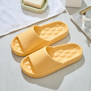 2024 Nuevas zapatillas de baño antideslizantes impermeables para el hogar de verano interior Eva - Product Image 3