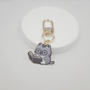 Lindo Colgante de Gato Leyendo, Llavero, Colgante para Bolso, Auriculares USB, Adornos para Bolsos, Regalo para Mujeres y Niñas - Product Image 3