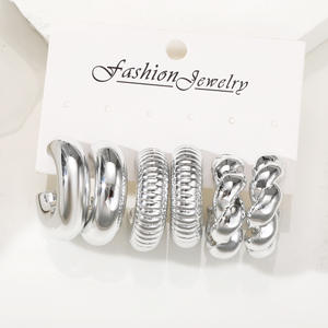 2025 nouveau créatif géométrique plaqué or rétro minimaliste Punk boucles d'oreilles ensemble vente chaude à la mode cerceau bijoux en plastique - Product Image 3