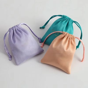 Pochette en velours de sécurité écologique de haute qualité avec cordon de serrage - Fond rond, logo personnalisé imprimé pour l'emballage de bougies et de cosmétiques - Product Image 3