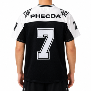 Maillot de football américain personnalisé grande taille à épaules tombantes, coupe oversize courte et carrée, en maille respirante, style streetwear rétro, pour l'été, avec sublimation - Product Image 3