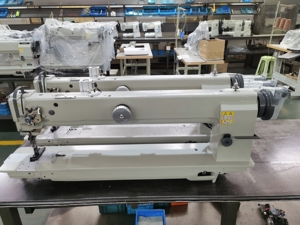 Machine à coudre industrielle à bras long et grande plateforme à double aiguille à entraînement direct par ordinateur QK-4420L - Product Image 3