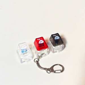 Personalisierte Acryl-Fisch-Stein-Schere-Papier-Katze-Tastenkappe Leuchtende Acryl-Stressabbau-Anime-Spielzeug-Geschenk-Grab-Schlüsselanhänger-Anhänger - Product Image 3