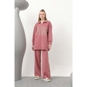 Ensemble deux pièces pour femme Loreen avec détails de couture rose et poches - Ensemble élégant et fonctionnel pour tous les jours - Product Image 1