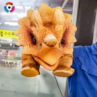 Marionnette à main personnalisée pour Halloween, dinosaure bébé Triceratops réaliste, en vente pour les parcs d'attractions et les centres commerciaux