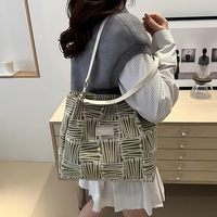 Nouveau sac fourre-tout en toile style bohème pour femme, tendance vintage 2026, grande capacité, sac à bandoulière, fermeture éclair, vente en gros à prix abordable