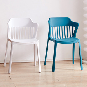 Chaise en plastique épaissie <span class=keywords><strong>de</strong></span> style nordique, chaise <span class=keywords><strong>de</strong></span> salle à manger minimaliste, <span class=keywords><strong>tabouret</strong></span> à dossier, chaise longue, chaise <span class=keywords><strong>de</strong></span> bureau, chaise <span class=keywords><strong>de</strong></span> salle à manger d'hôtel - Product Image 3