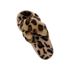 Venta caliente en línea China envía directamente Venta loca zapatillas ligeras de felpa suave para mujer Zapatillas de interior cómodas con punta abierta antideslizantes - Product Image 3