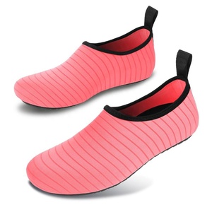 Chaussures aquatiques légères antidérapantes à séchage rapide pour sports nautiques, yoga pieds nus et plage - Product Image 2