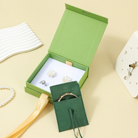 Becan Elegantes Grünes Schmuck-Präsentationsset mit Klappdeckel, Goldband-Zugbeutel und Individuellem Logo Emballage Bijoux