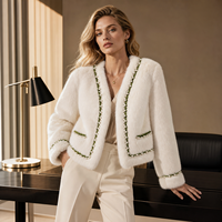 Veste en fourrure de vison naturelle pour femme, col en V, courte, verte, avec bordure perlée, luxe, véritable fourrure, vêtement d'extérieur pour l'hiver