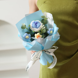 Bouquet de roses en crochet fait main en gros avec emballage en papier, roses en fil pour la Saint-Valentin, la remise des diplômes, les mariages et les cadeaux pour demoiselles d'honneur - Product Image 6