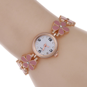 Reloj de pulsera floral elegante para mujer |   Mini Reloj de Pulsera con Esfera y Marcadores de Cristal, Correa Delgada Personalizable para Uso Diario y de Fiesta - Product Image 4