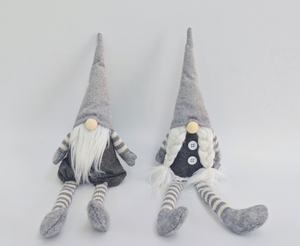 Poupée en peluche gnome scandinave - Product Image 2