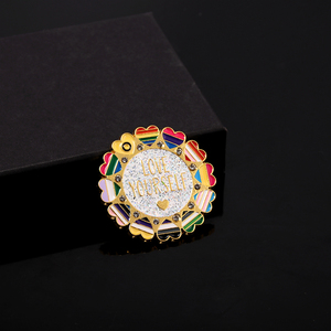 Love YourselfレインボーカラーハートプライドエナメルピンメタルバッジLGBTかわいいピンブローチ - Product Image 2