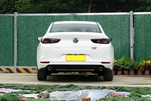 Voiture d'occasion, Nouvelle Mazda3 Axela <span class=keywords><strong>2022</strong></span> 1.5 Elegant 117 ch, atmosphérique, 6AT, Berline urbaine haute performance pour l'exportation. - Product Image 2