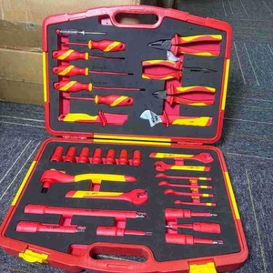 Kit d'outils isolés VDE 32 pièces avec clés à douille, tournevis et pinces en acier au chrome-vanadium pour réparation de véhicules électriques, avec mallette V - Product Image 3