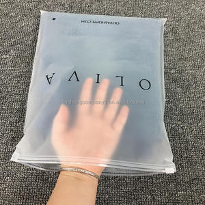 Gran oferta, bolsas con cierre <span class=keywords><strong>de</strong></span> cremallera, bolsas <span class=keywords><strong>de</strong></span> embalaje <span class=keywords><strong>de</strong></span> plástico con cremallera esmerilada <span class=keywords><strong>para</strong></span> <span class=keywords><strong>ropa</strong></span> - Product Image 4