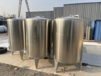 Petit réservoir vertical en acier inoxydable pour usage auxiliaire en atelier