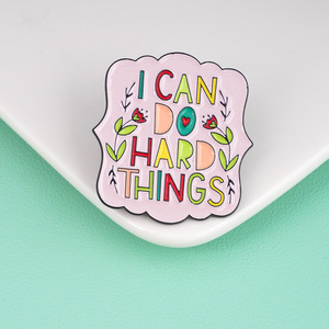 Spilla in metallo personalizzata con frase corta di colore rosa all'ingrosso che incoraggia le parole Motivazione della spilla con smalto duro e morbido - Product Image 5