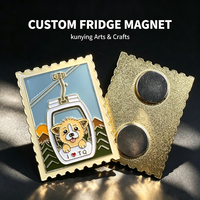 Broches personnalisées en émail souple, magnétiques pour réfrigérateur, en forme de téléphérique, de timbre-poste, de chien et de chat mignons, badges en métal pour revers, vente en gros