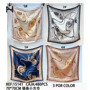 Foulard Quadrato Piccolo con Catena 70x70cm, Accessorio Moda Donna con Stampa Trendy - Product Image 1