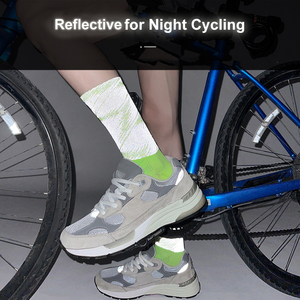 Calze sportive riflettenti <span class=keywords><strong>da</strong></span> ciclismo e traspiranti ad asciugatura rapida per ciclismo professionale calze sportive <span class=keywords><strong>da</strong></span> corsa riflettenti a metà polpaccio - Product Image 2