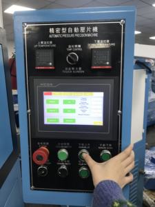 Presse hydraulique pour le moulage du caoutchouc haute pression |   Machine de moulage par compression à chauffage électrique pour la vulcanisation du caoutchouc - Product Image 2