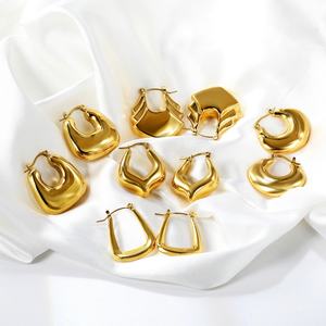 Pendientes de Aro Gruesos Irregulares con Forma de Corazón Hueco, Chapados en Oro de 18k, Hipoalergénicos, Antideslustre, Estilo Serpiente, Venta al por Mayor - Product Image 4