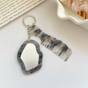 Set de Espejo y Peine con Forma de Nube Irregular Estilo Coreano, de Acetato con Efecto Mármol, Llavero Portátil para Mujer, Accesorios para Coche y Bolso - Product Image 4