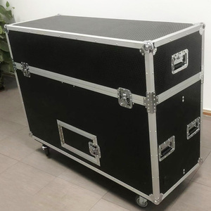 APEX CASES Flight Case Elettrico Motorizzato <span class=keywords><strong>per</strong></span> <span class=keywords><strong>TV</strong></span> LED-LCD-Plasma con Pannello Monitor da 55, 65, 80-100 Pollici e Ruote da 4 Pollici - Product Image 4