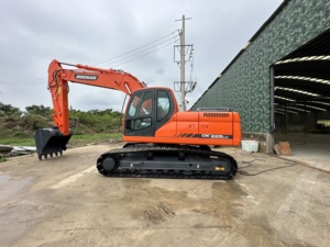Doosan รถตักตีนตะขาบ DX225มือสองน้ำหนัก22.5ton ใช้งานร่วมกับส่วนประกอบหลักตลับลูกปืนปั๊มเกียร์ของเครื่องยนต์ - Product Image 3
