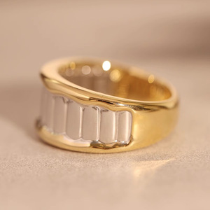 Bague en métal empilable bicolore pour femme, bijou de doigt minimaliste et tendance - Product Image 6