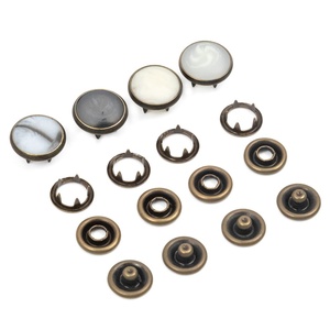 อุปกรณ์ตกแต่งเสื้อผ้าคุณภาพสูง ขนาดสั่งทำได้ ปุ่มห่วงห้าก้านชุบทองเหลือง - Product Image 1