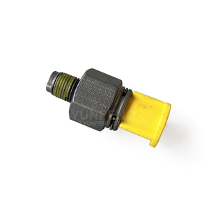 ข้อต่อท่อระบายความร้อนน้ำมันเครื่อง 4800267AA สำหรับ Dodge Chrysler Town and Country ปี 2005-2021 - Product Image 1