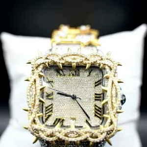 Montre à cadran carré en diamant moissanite avec bracelet en acier inoxydable et verre cristal, conçue pour un style élégant et tendance - Product Image 1