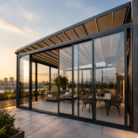 Toldo Retráctil para Azotea con Cerramiento de Vidrio, Pérgola de Aluminio, Terraza Urbana, Sombra Exterior Impermeable contra Sol y Lluvia