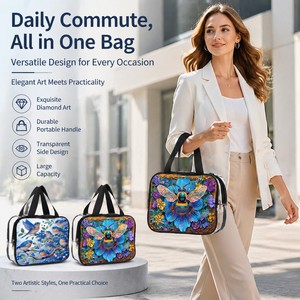 Set <span class=keywords><strong>de</strong></span> 2 Bolsas <span class=keywords><strong>de</strong></span> Maquillaje con Pintura <span class=keywords><strong>de</strong></span> Diamantes 5D - Neceser <span class=keywords><strong>de</strong></span> Viaje Artesanal con Pedrería y Herramientas Incluidas (Incluye Pegamento <span class=keywords><strong>de</strong></span> Arcilla y Bandeja para Herramientas) - Product Image 1