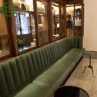 Ensemble de tables de café tendance, table de restaurant en métal, banquettes de restaurant commerciales avec tables en bois massif moderne en cuir PU