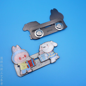 Badge magnétique personnalisé en métal, forme irrégulière, couleur nickel noir, peinture au four, électroplaqué, alliage de zinc, étiquette nominative de dessin animé - Product Image 3
