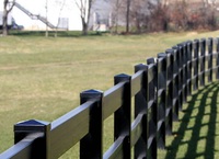 Clôture de paddock pour chevaux en PVC haute résistance, clôture en vinyle à poteaux et rails pour l'entraînement des chevaux, utilisation en ferme