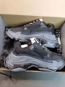 Chaussures de sport tricotées de luxe de marque de créateur pour hommes et femmes – Qualité supérieure, élégantes, respirantes, amortissantes, anti-odeur, pour la marche - Product Image 1