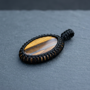 Colgante de cabujón ovalado de ojo de tigre natural con cordón de macramé, hecho a mano, estilo bohemio, joyería de cristal curativo, venta al por mayor - Product Image 5